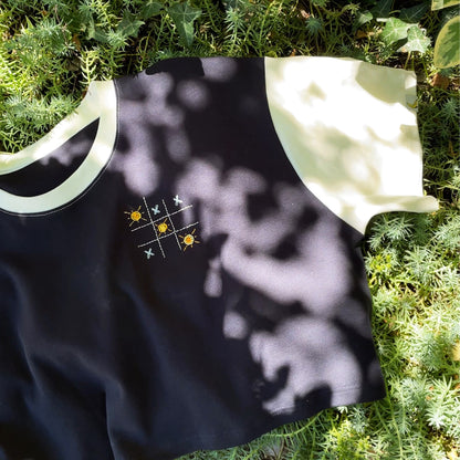 Budi sama sebi sunce - Crop top T-shirt - Bananica.art