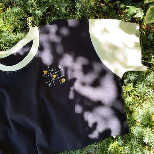 Budi sama sebi sunce - Crop top T-shirt - Bananica.art